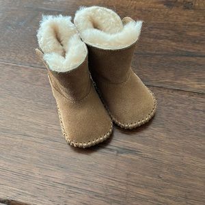 UGG Caden Crib Boots